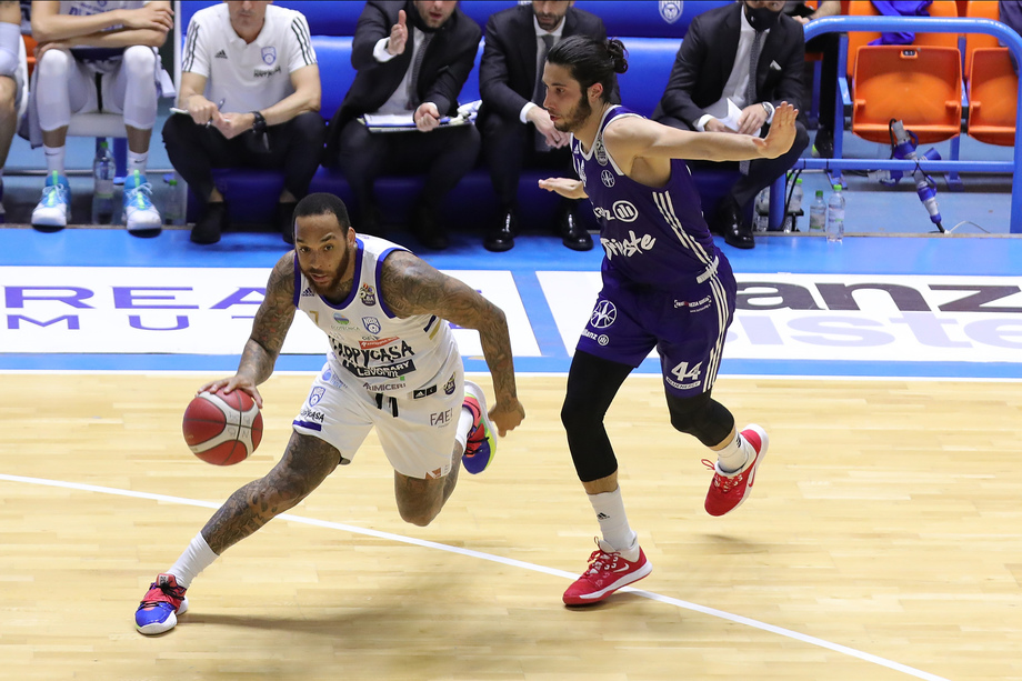 L'Happy Casa Brindisi sempre in controllo sull'Allianz Pallacanestro Trieste