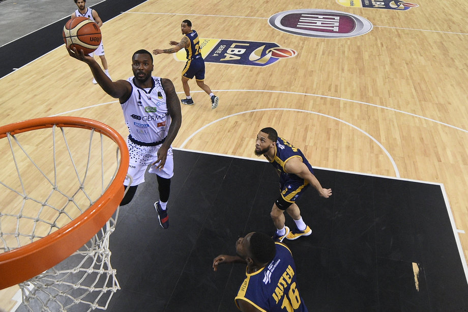 Germani, Hamilton a quota 33 punti con 11 triple avvicina il record di McGee (13 nel 1989-90): dal 1987 un  giocatore di Brescia non segnava così tanto (37 per Gilardi)
