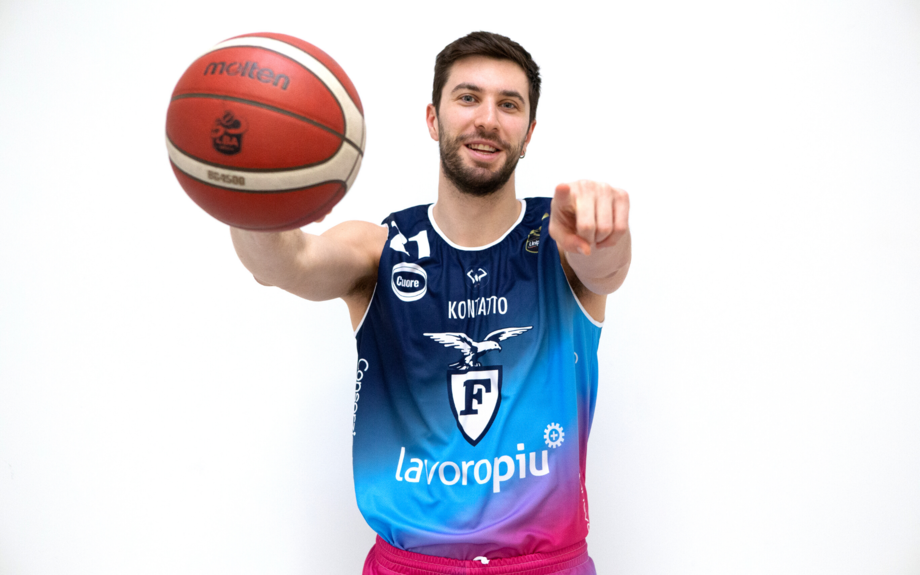 Fortitudo, al via l'asta benefica delle maglie ideate per il derby del 28 marzo