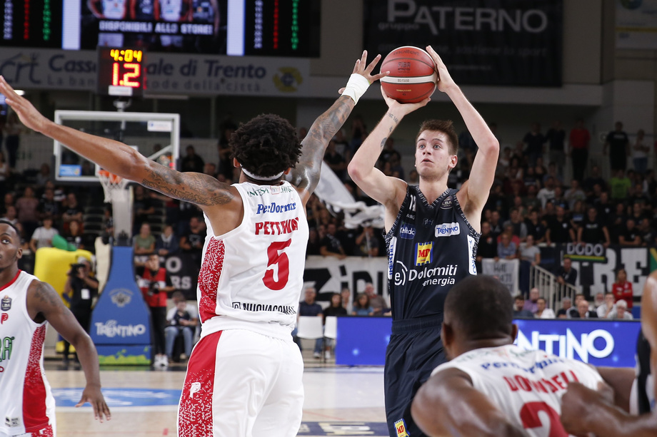 Dolomiti Energia, con Pistoia Blackmon top scorer della giornata (27,  oltre quota 25 per l'8a volta in A). Per Mezzanotte miglior prova in Italia (14 punti)