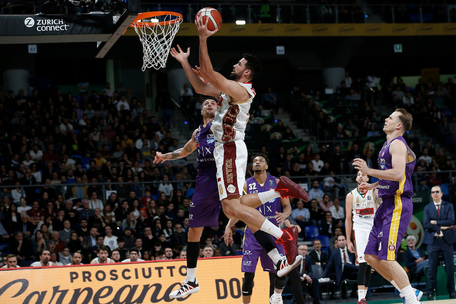 Il finale è dolce per la Umana Reyer Venezia: batte Milano 67-63 e vola in finale