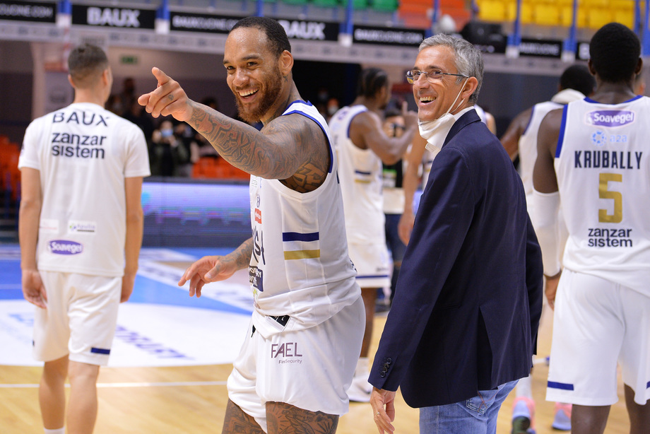 L'Happy Casa Brindisi rimonta e cala il tris con Harrison all'high stagionale di punti (27) e valutazione (33, eguagliato Banks)