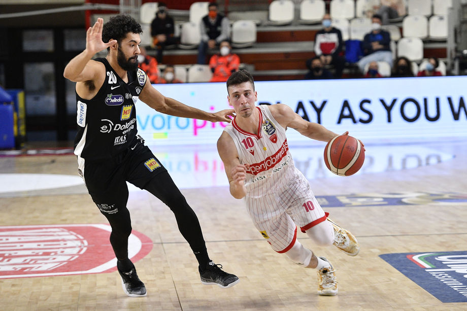 Openjobmetis Varese cala il tris con il 52.5% al tiro: Ruzzier al suo 'season high' con 19 punti (3/3 da due, 7/7 dalla lunetta e 28 di valutazione)