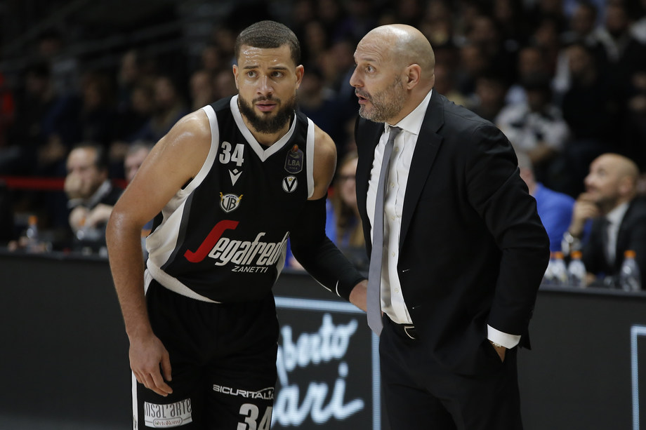 Virtus Bologna-Olimpia Milano, il big match  su Rai 2 alle 15.30: nel 2004 l'ultima gara di regular season trasmessa su una rete generalista Rai