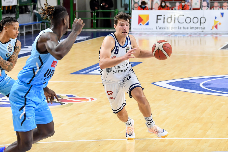 Banco di Sardegna Sassari, nella vittoria contro la Vanoli Kruslin tocca ancora quota 20 punti (con 6 triple) e Bilan realizza l'ottava 'doppia doppia' stagionale (18 punti e 11 rimbalzi)