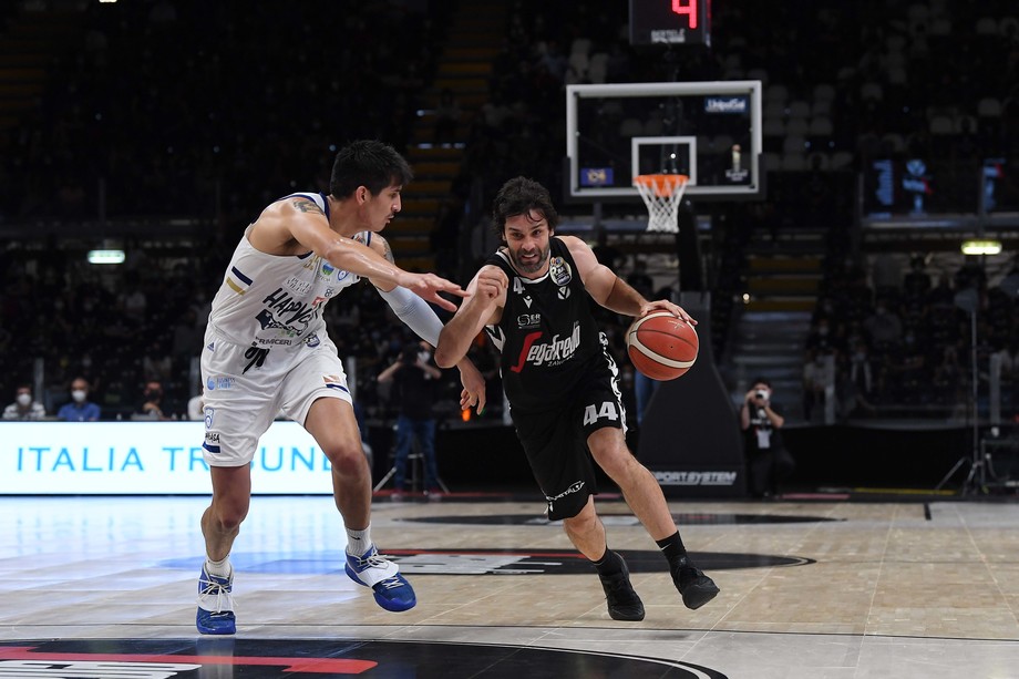 Virtus Segafredo Bologna, dalla stagione 2000/2001 non arrivava in finale senza perdere una partita. In gara 3 Teodosic al 'season high' con 29 punti e record di tiri liberi realizzati (10)