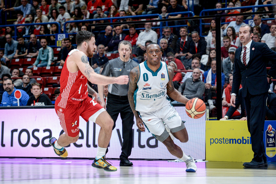 Acqua S. Bernardo, Gaines realizza nel derby la miglior prova assoluta di un giocatore in questo campionato