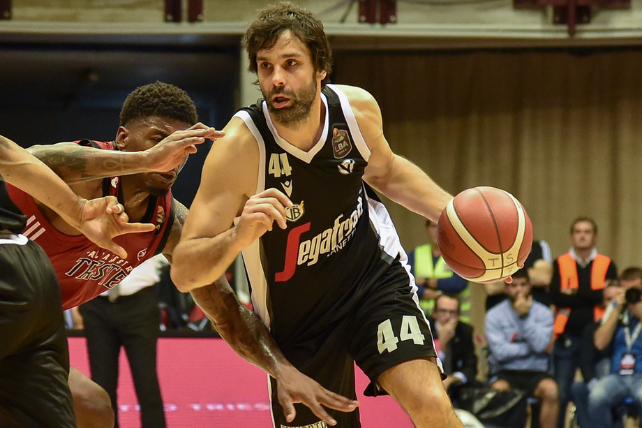 La sfida Segafredo-A|X Armani Exchange domenica 29 dicembre su Rai 2 alle 15.30