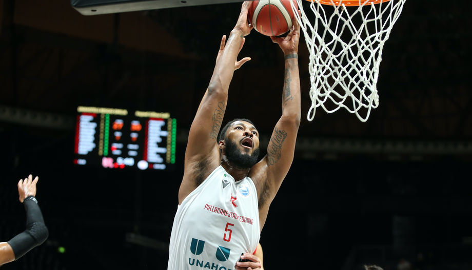 Hopkins e Diouf fanno il vuoto nella ripresa, la UNAHOTELS manda KO Zaragoza in FIBA Europe Cup