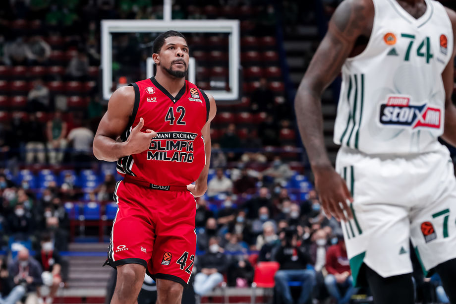 Eurolega, l’A|X Armani Exchange con Hall e Hines spazza via il Panathinaikos nel secondo tempo
