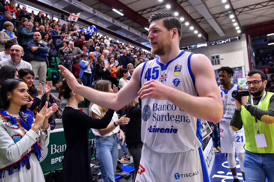 Il Banco di Sardegna ingrana la quinta: Cooley ( 91% al tiro) ha 24 di media nelle ultime 3 gare, Thomas al suo record di punti in A