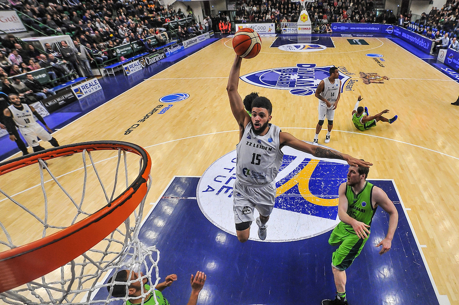 L'Happy Casa firma Darius Thompson