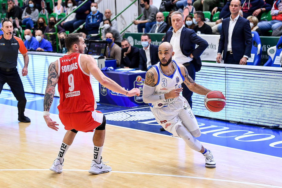 Openjobmetis Varese - Banco di Sardegna Sassari, 33° match tra i due club