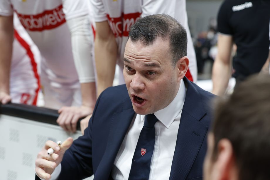 Openjobmetis Varese, esonerato Johan Roijakkers. "Condotta non in linea con i princìpi del club"