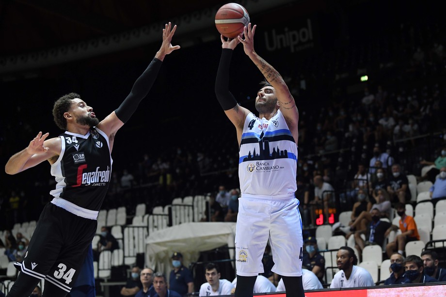 Serie A UnipolSai: il derby bolognese tra Virtus Segafredo Bologna e Fortitudo Lavoropiù Bologna alle 20.45 su Rai Sport HD
