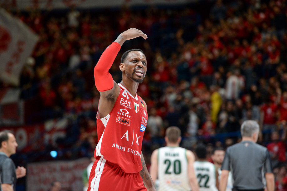 Nunnally è l'MVP anche di gara5 con 7 tiri da 2 realizzati, 7 assist e 30 di valutazione. In questi playoff è infallibile dalla lunetta (17 su 17)