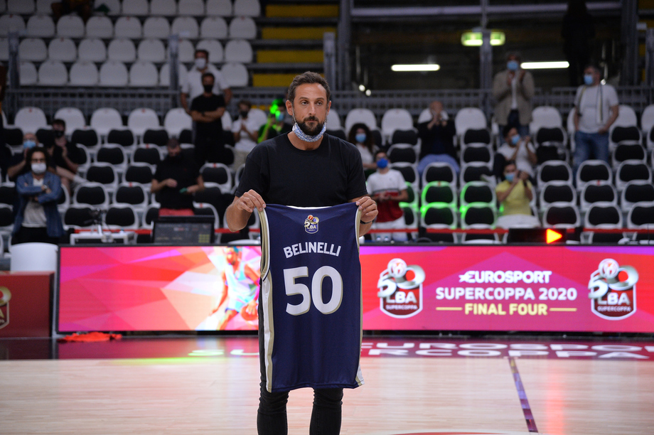 Eurosport Supercoppa: 2.037 spettatori per la finale, Belinelli all'intervallo riceve la maglia del 50°