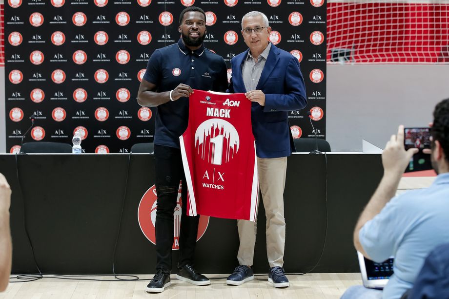 Olimpia, Shelvin Mack si presenta: “Sarò un po’ leader e un po’ allenatore in campo: Milano è un’opportunità”