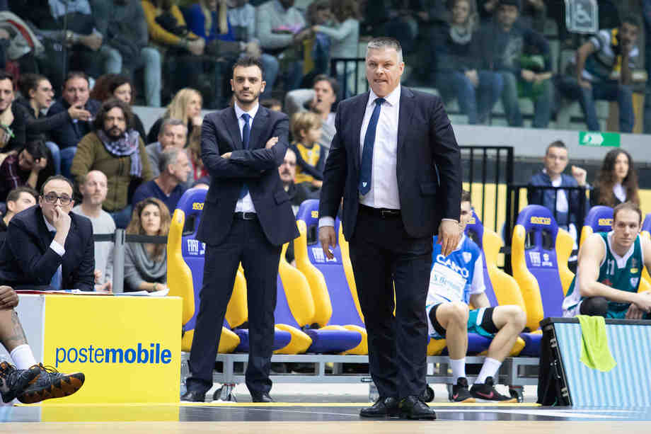 Pashutin lascia Cantù, squadra affidata a Brienza