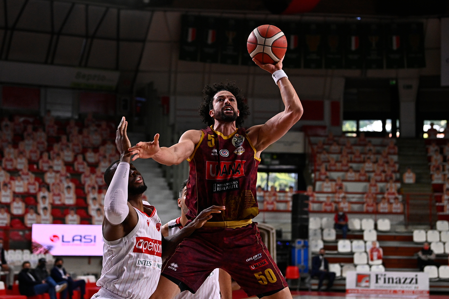 Umana Reyer Venezia vittoriosa a Varese dopo un altro finale in volata