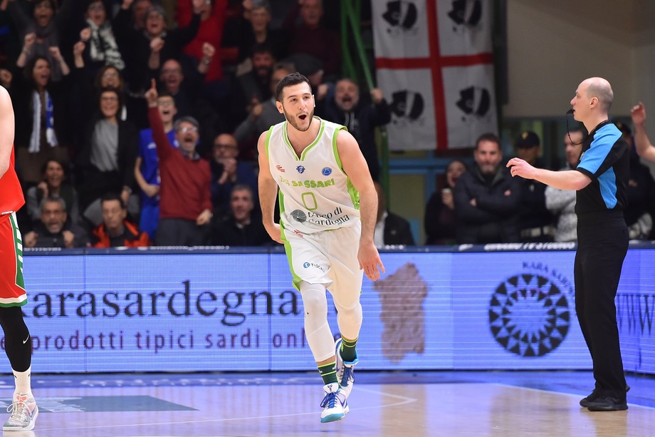 Fiba Europe Cup, il Banco di Sardegna piazza una incredibile rimonta dal -26 ed è in semifinale insieme alla Openjobmetis Varese