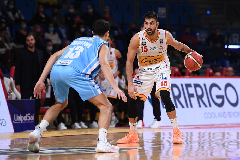 Carpegna Prosciutto Pesaro – Openjobmetis Varese, Tambone e Larson sono gli ex della partita
