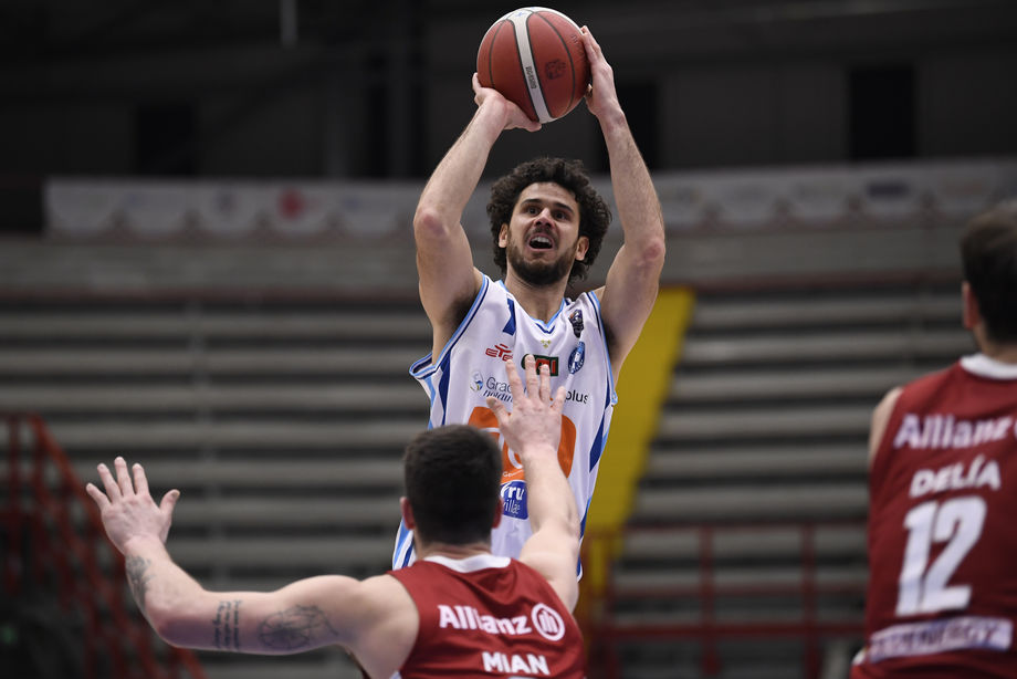 Sabato alle 15 GeVi Napoli e Umana Reyer Venezia si affrontano nel recupero della 19ª giornata: Luca Vitali è l’ex della sfida