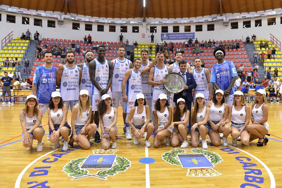 Il Banco di Sardegna batte il Fenerbahce e conquista il 'Città di Carbonia': Cooley è l'Mvp della gara
