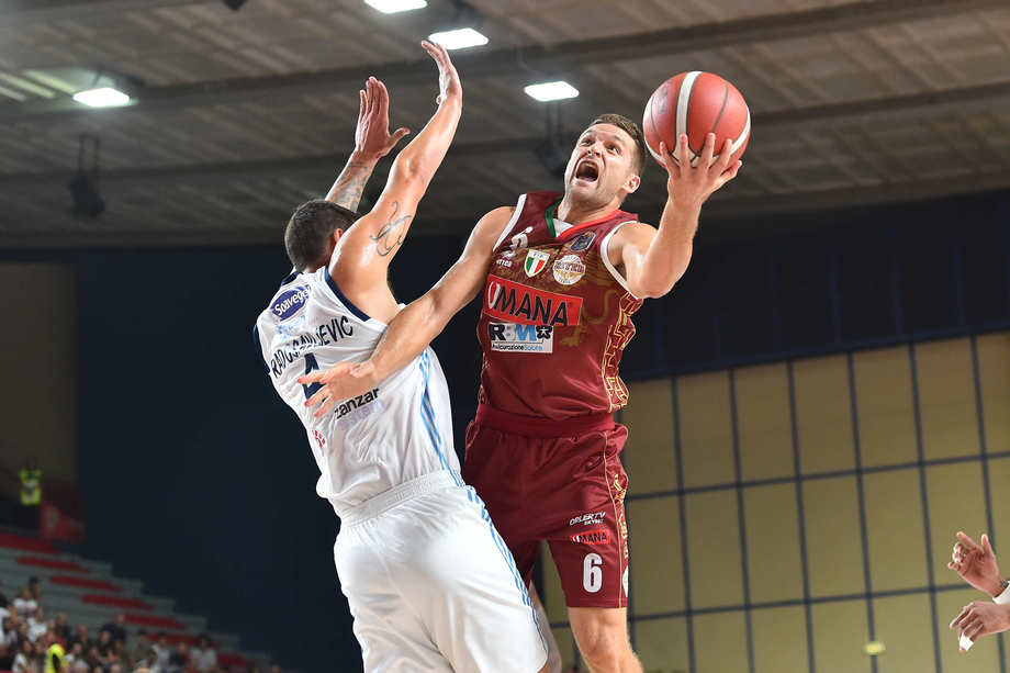 Banco di Sardegna in vantaggio 19 a  16 nei precedenti ma l'Umana è 9 a 4 nelle ultime 2 stagioni. De Raffaele alla sua seconda finale di Supercoppa