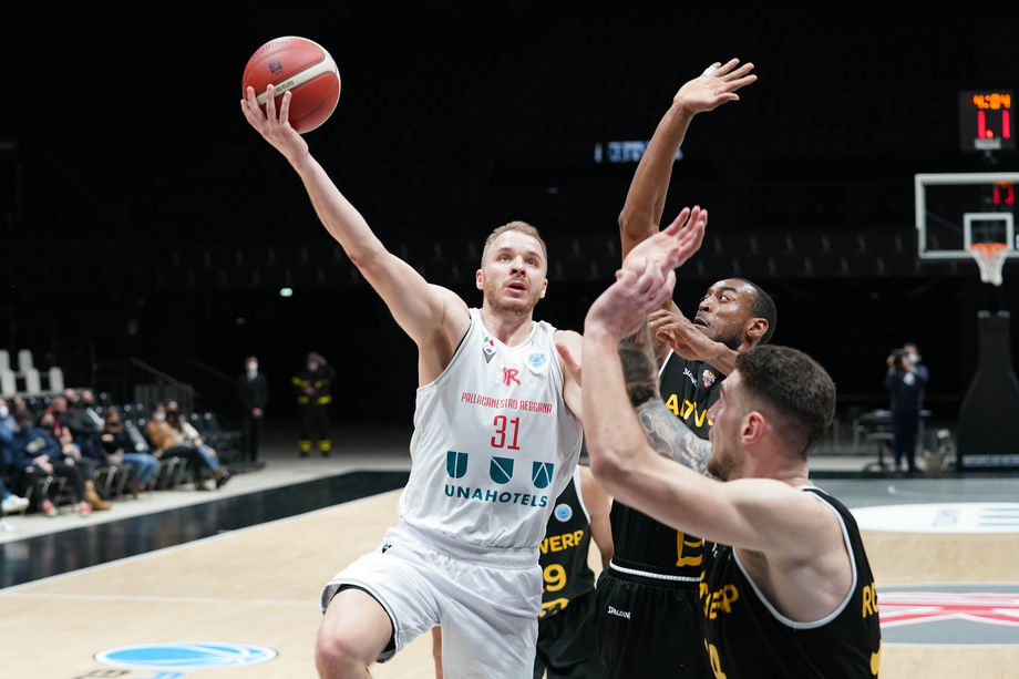  FIBA Europe Cup, Olisevicius guida la UNAHOTELS Reggio Emilia ad una netta vittoria su Antwerp
