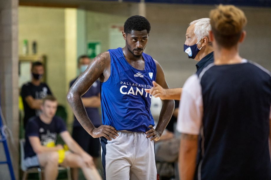 Cantù, Donte Thomas si racconta: 'Iniziai con il football poi scelsi il basket'