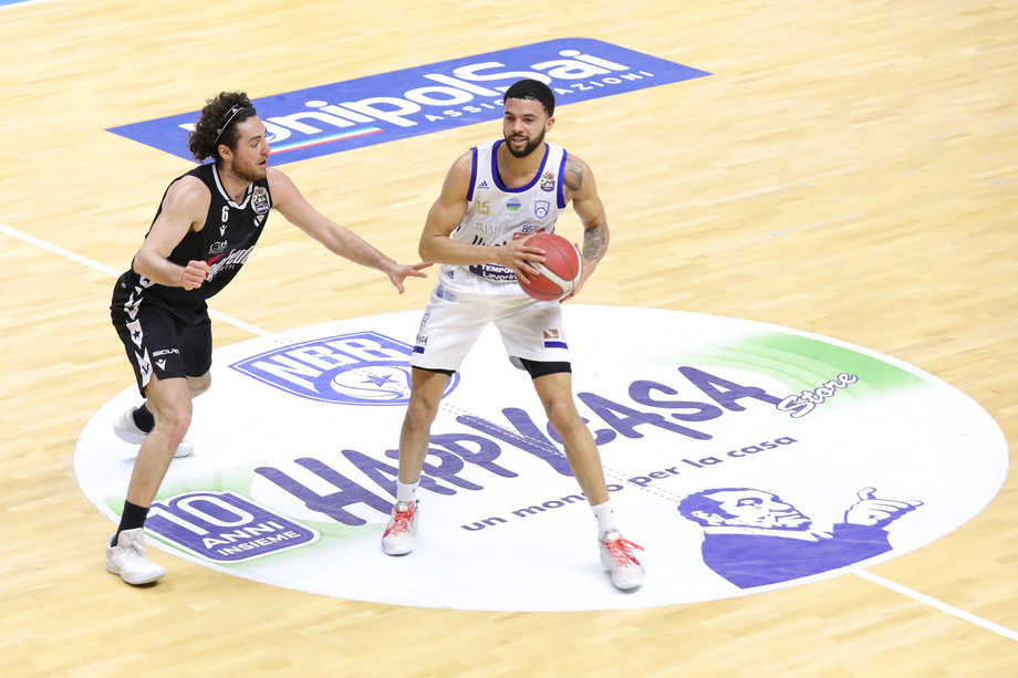 Happy Casa-Segafredo: prima semifinale per Brindisi, Bologna torna dopo 15 anni. Vitucci, una vittoria per raggiungere Bucchi