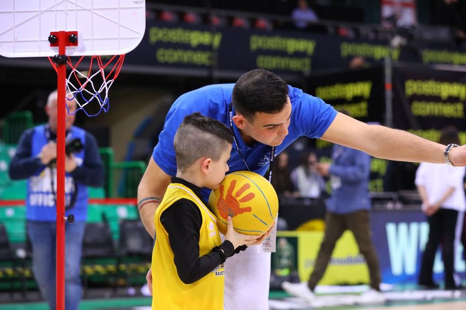PosteMobile Final Eight nel segno della inclusione con le esibizioni di Canestroverso SBM Basket, Associazione Autismo Apuania e Over Limits