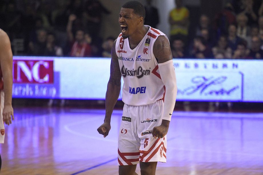 Su Overtime (Rai Sport, 22.15)  focus sulla Grissin Bon con Ledo, Candi e Cagnardi 