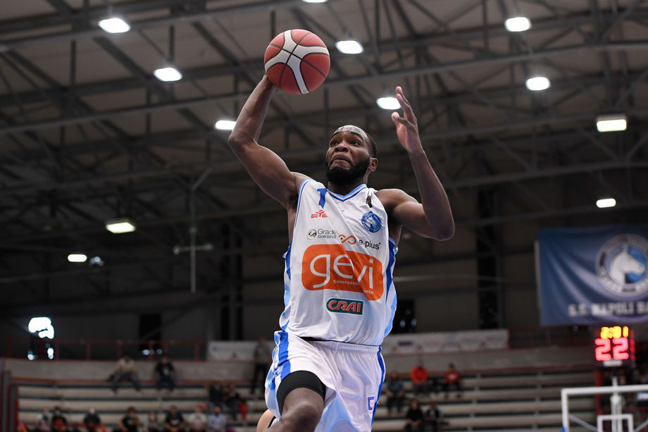 GeVi Napoli, l'impresa con la Virtus grazie a McDuffie (ancora a quota 22) e alla miglior prestazione stagionale per valutazione (104)
