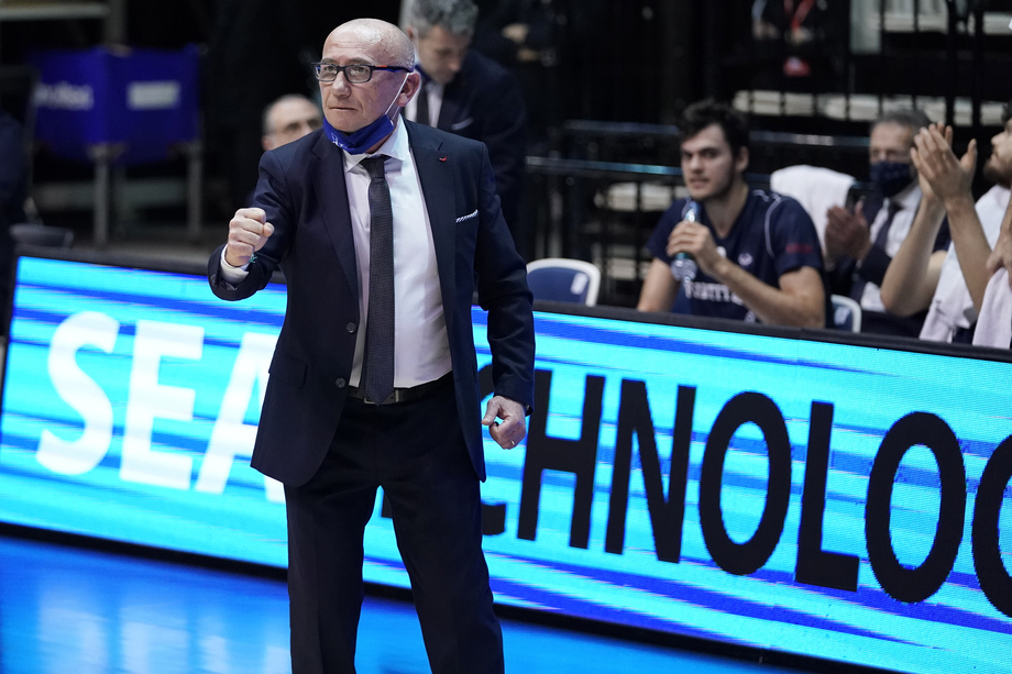 Fortitudo Lavoropiù Bologna, esercitata la clausola di uscita dal contratto di Luca Dalmonte