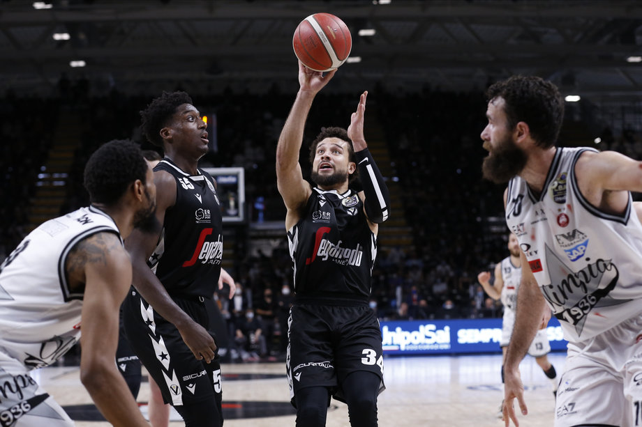 La Virtus Segafredo Bologna chiude la serie sul 4 a 0 contro l'A|X Armani Exchange Milano e vince lo Scudetto