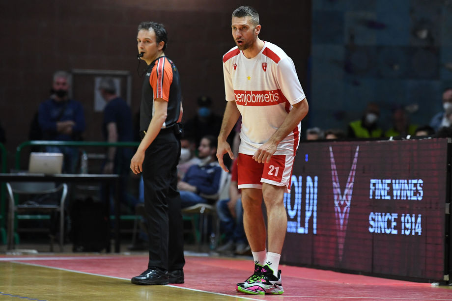  Openjobmetis Varese, Ferrero e l’esperienza da coach per un giorno: “Stare in piedi davanti alla panchina? Un modo diverso per aiutare i miei compagni”