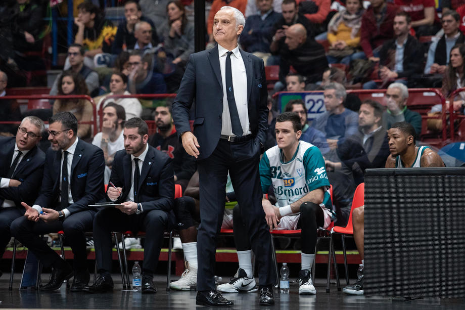 La Pallacanestro Cantù rinnova con Cesare Pancotto