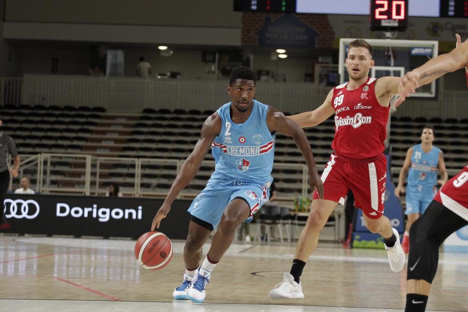 Mathews spinge la Vanoli Cremona in finale a Trento. Alla Grissin Bon non basta Owens