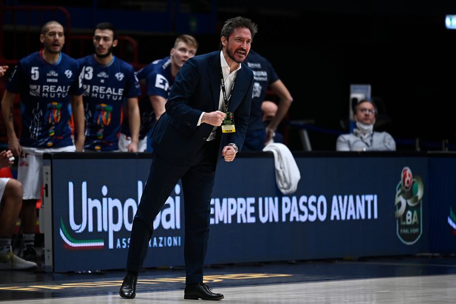 Banco di Sardegna Sassari, risoluzione consensuale con coach Pozzecco
