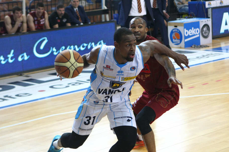 L'Happy Casa Brindisi annuncia l'ala James Bell