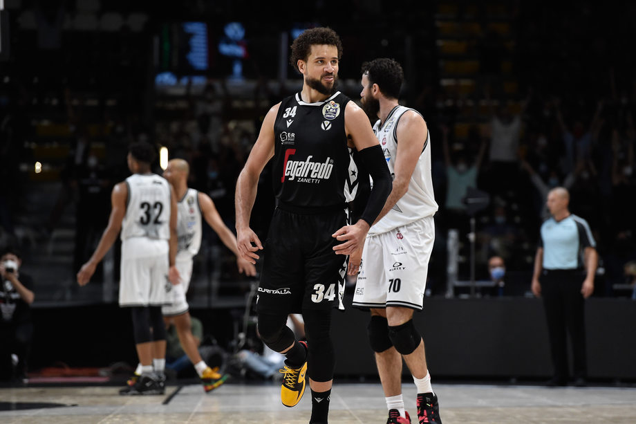 Weems, in gara 3 è record personale di triple (5): da 12 anni un giocatore Virtus con almeno  20 punti e 10 rimbalzi in un playoff