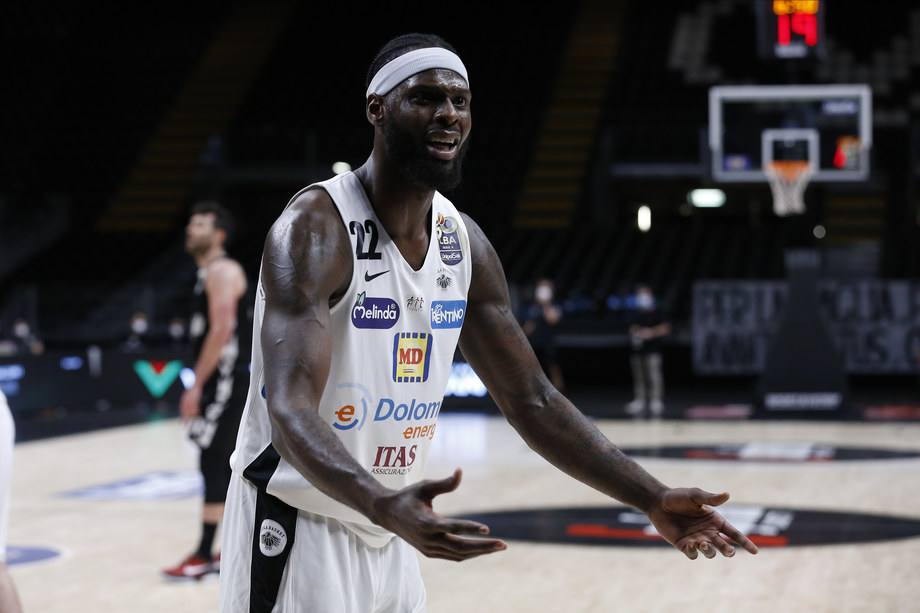 La Dolomiti Energia Trentino stacca il pass per i playoff battendo la Virtus Segafredo Bologna