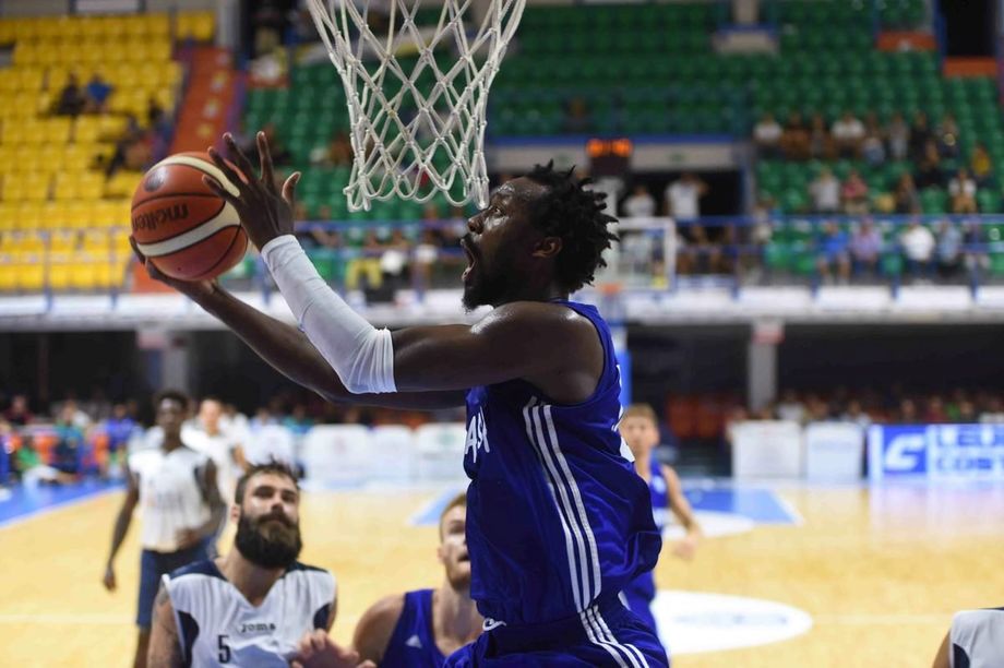 Brown scuote l'Happy Casa e la trascina in finale al 'Pentassuglia' con il Buducnost