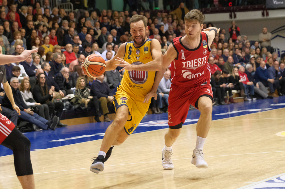 LBA Serie A PosteMobile: vittoria di Trento nell'anticipo con Varese. Nella sfida salvezza Fiat-Grissin Bon Poeta a 4 assist da quota 1.000 in A