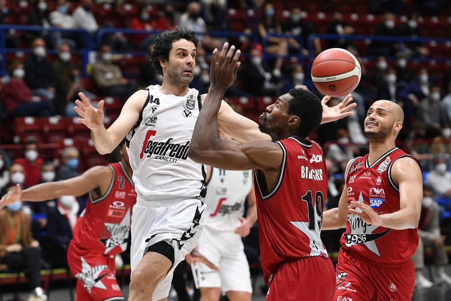 Teodosic domina anche gara 2: in finale ha 20 punti di media, l'ultimo giocatore Virtus su questi livelli è stato Danilovic nel 1994-95