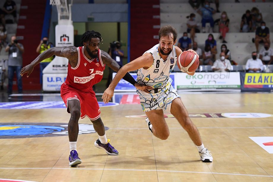 Discovery+Supercoppa: Openjobmetis Varese imprecisa da 3, la Vanoli Cremona rimonta e vince