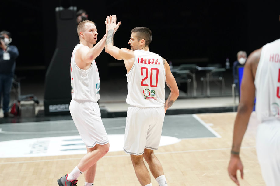 FIBA Europe Cup: Cinciarini ed Hopkins ribaltano il Legia Varsavia al fotofinish, l’andata dei quarti di finale è della UNAHOTELS Reggio Emilia
