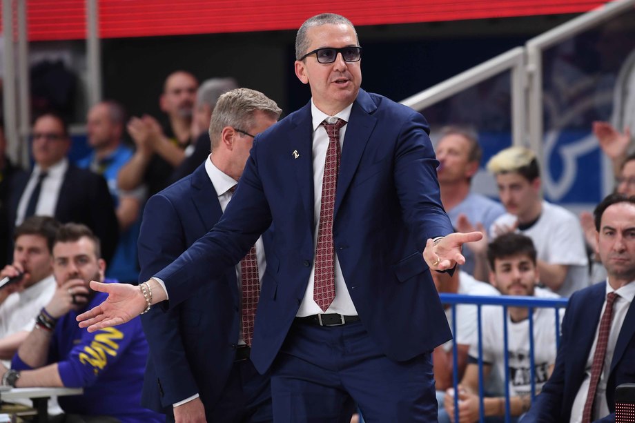 In gara5 De Raffaele ha raggiunto le 200 partite allenate in  A. Nei playoff il suo record è di 23 vittorie in 38 gare (tutte con Venezia)